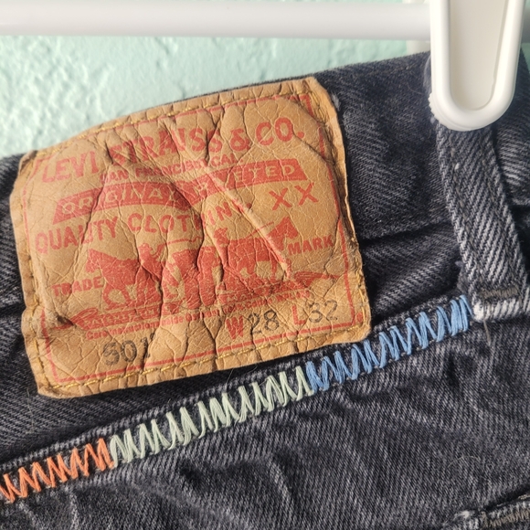 VINTAGE Levi's 501 Button Fly Cut Out Distressed Short Jeans Boyfriend - Picture 7 of 7